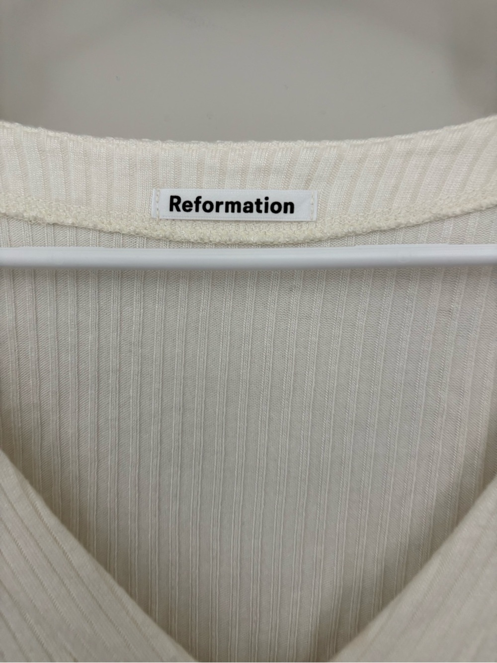 Reformation Cream Ribbed V-Neck Button-Front Top Size S - Picture 5 of 6